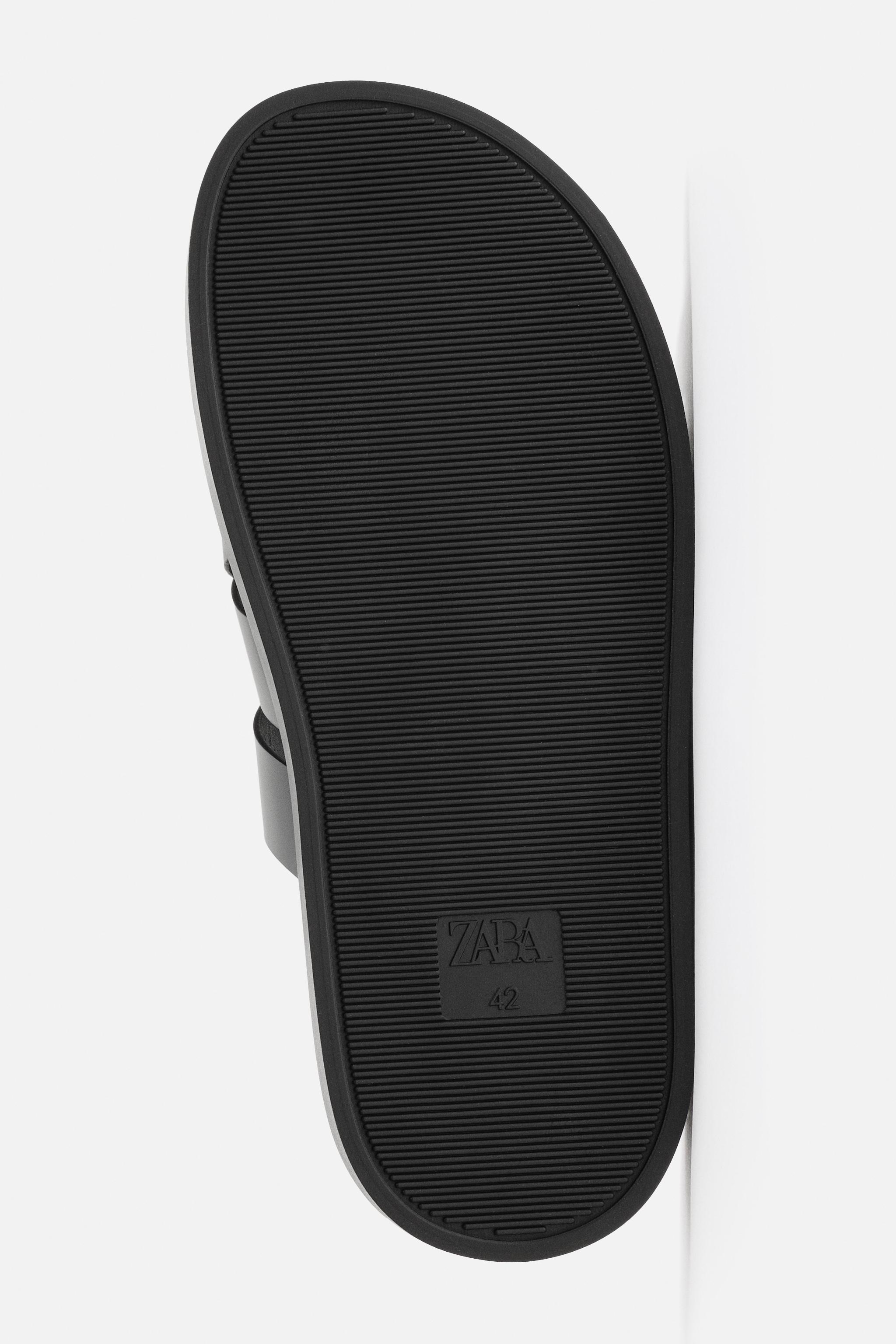 LEATHER STRAPPY SANDALS